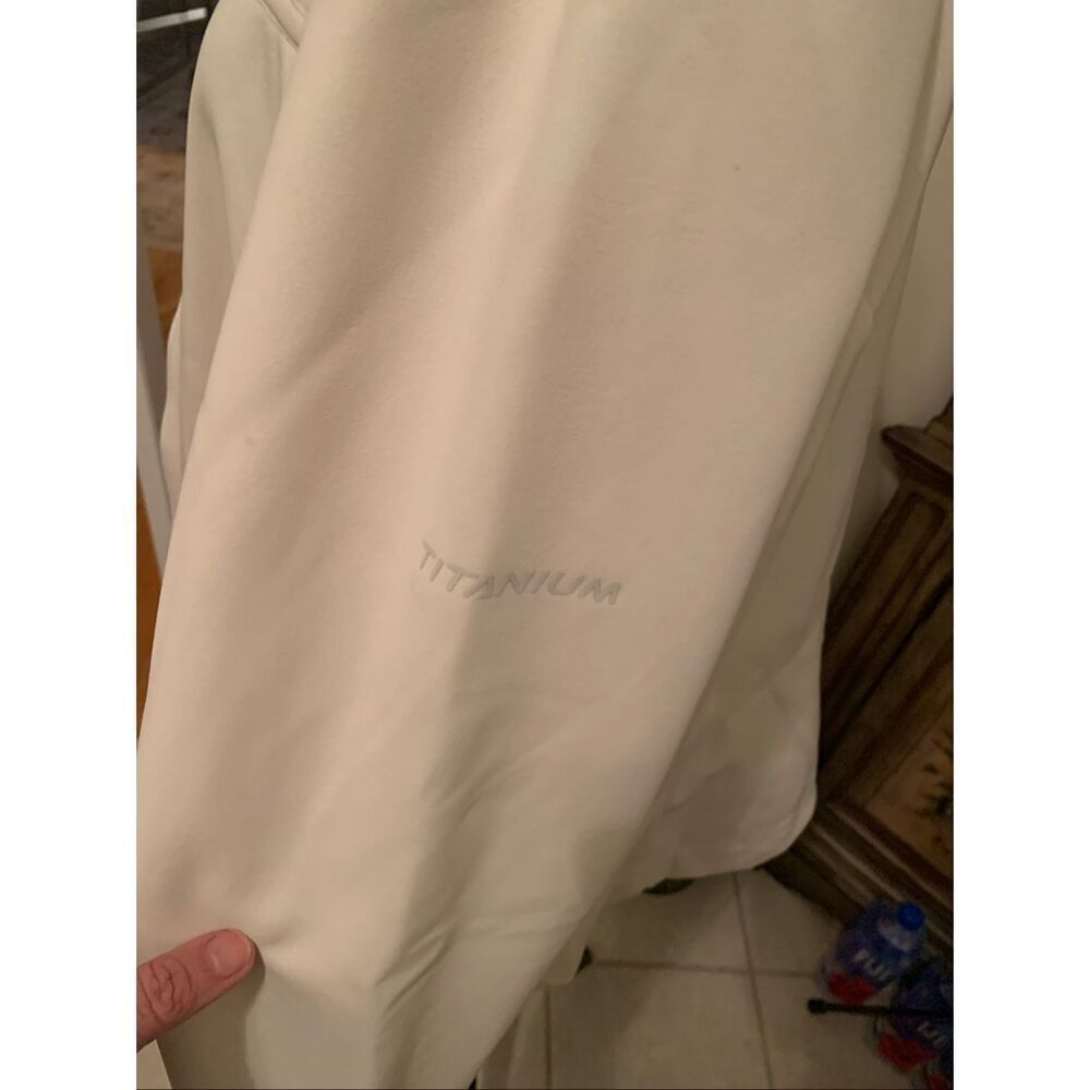 Columbia Titanium women's full-zip jacket in a cream or off-white color - Picture 6 of 9